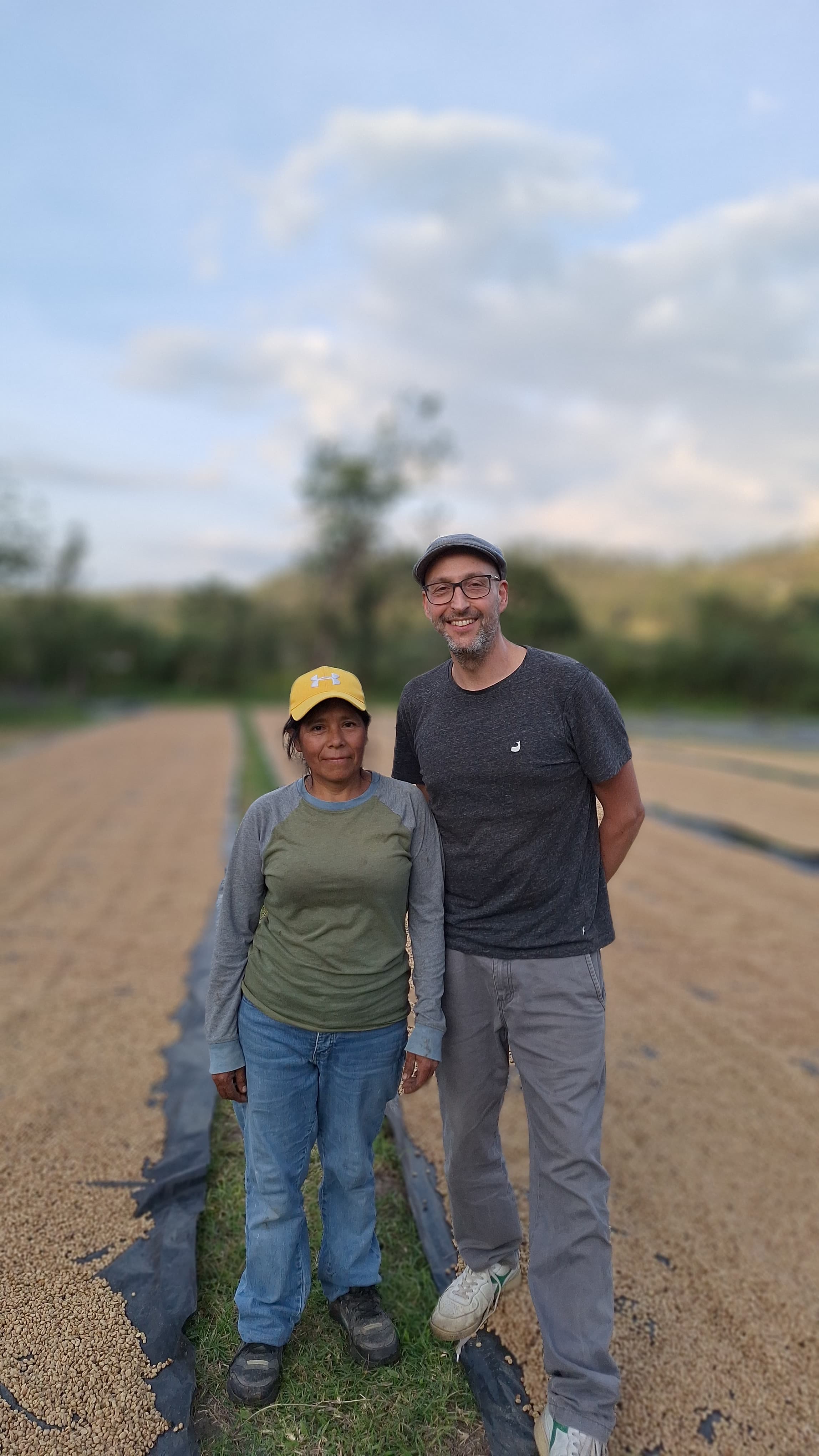 Mit einer Kaffeeproduzentin in der Aprolma Kooperative Honduras