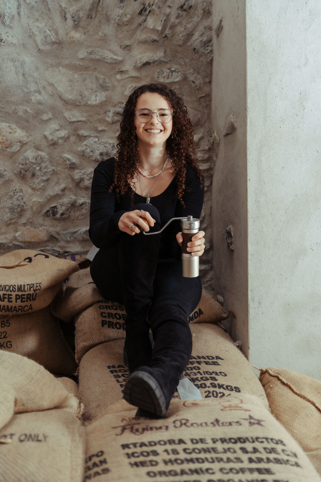 Carla mit 1zpresso Handmühle im Quintacoira