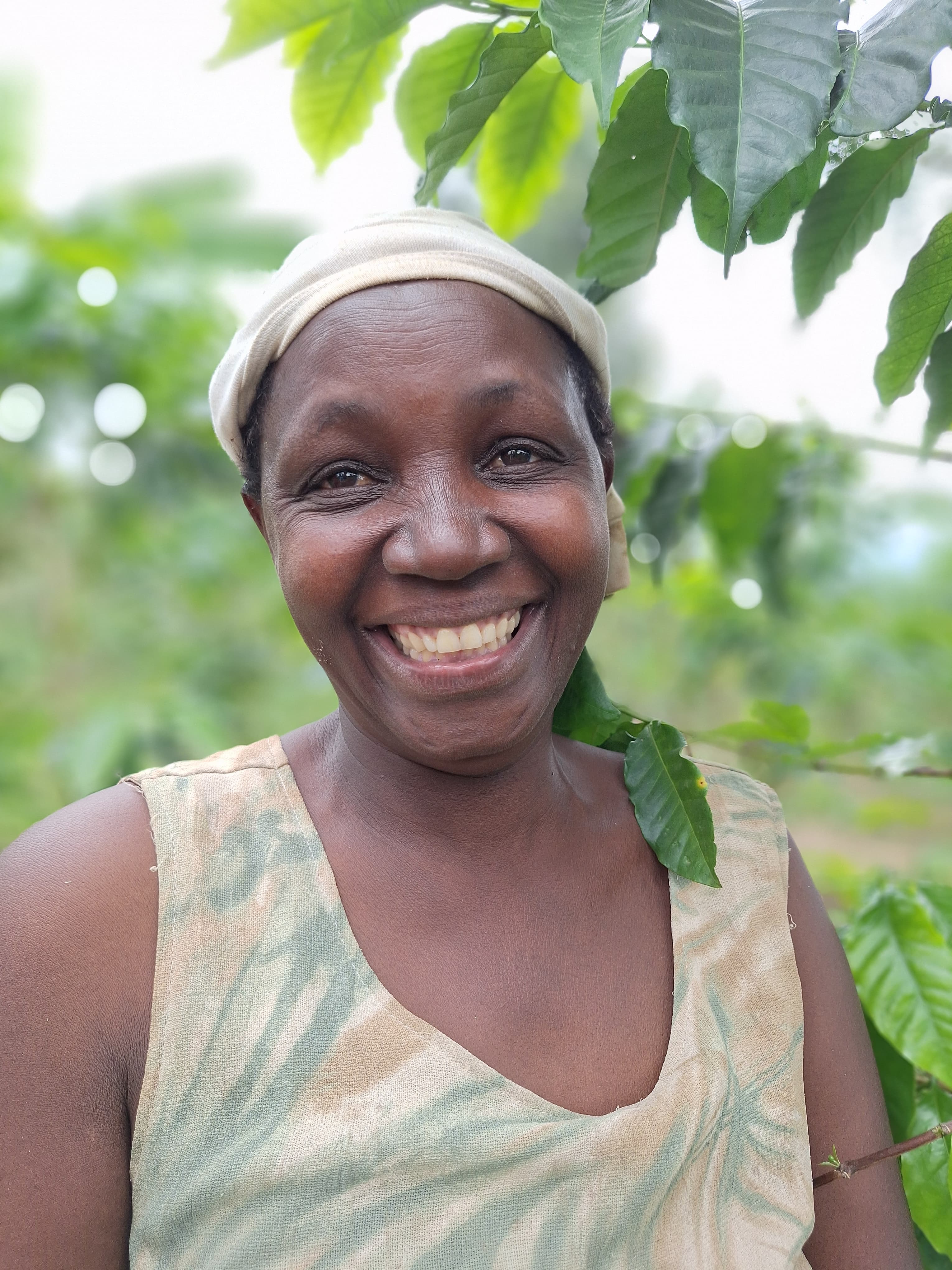 Erntehelferin Bwindi Kooperative Kaffee