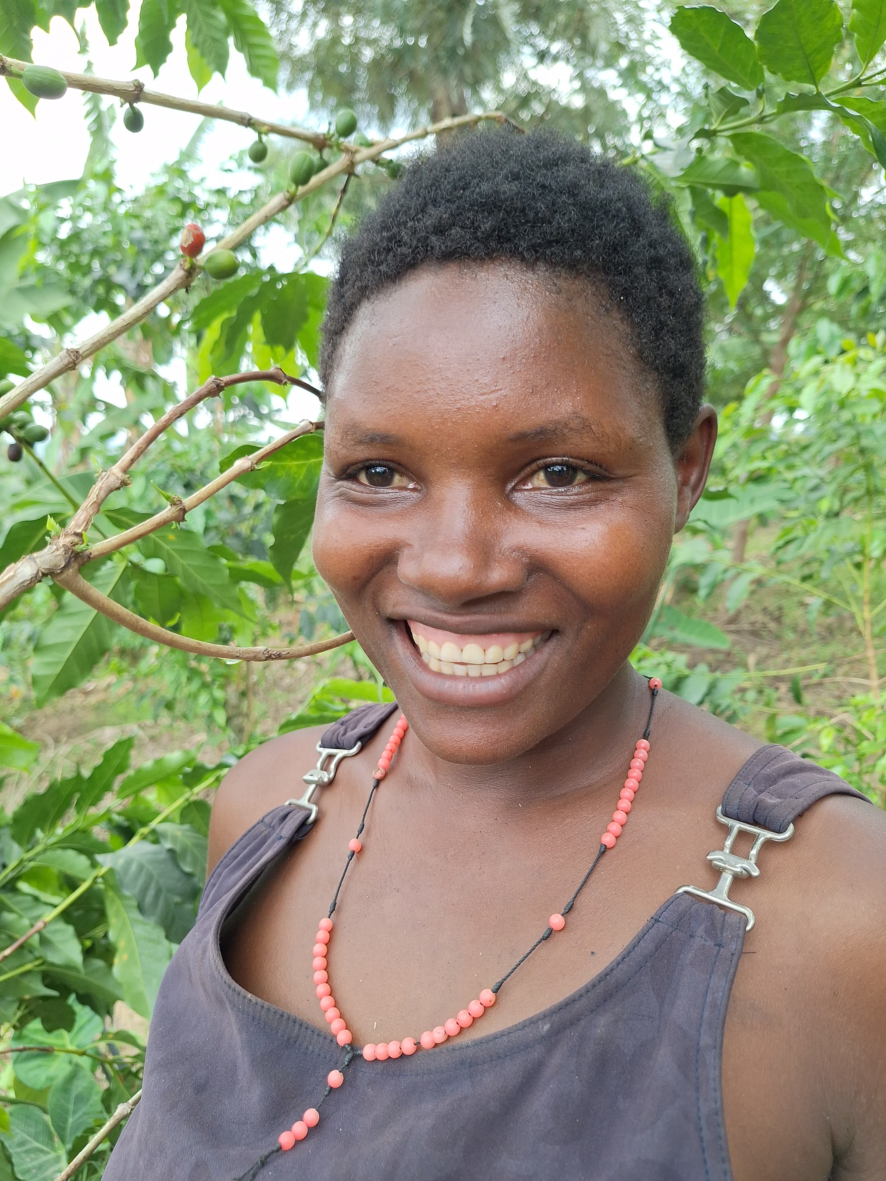 Bwindi Kooperative junge Erntehelferin Microlot