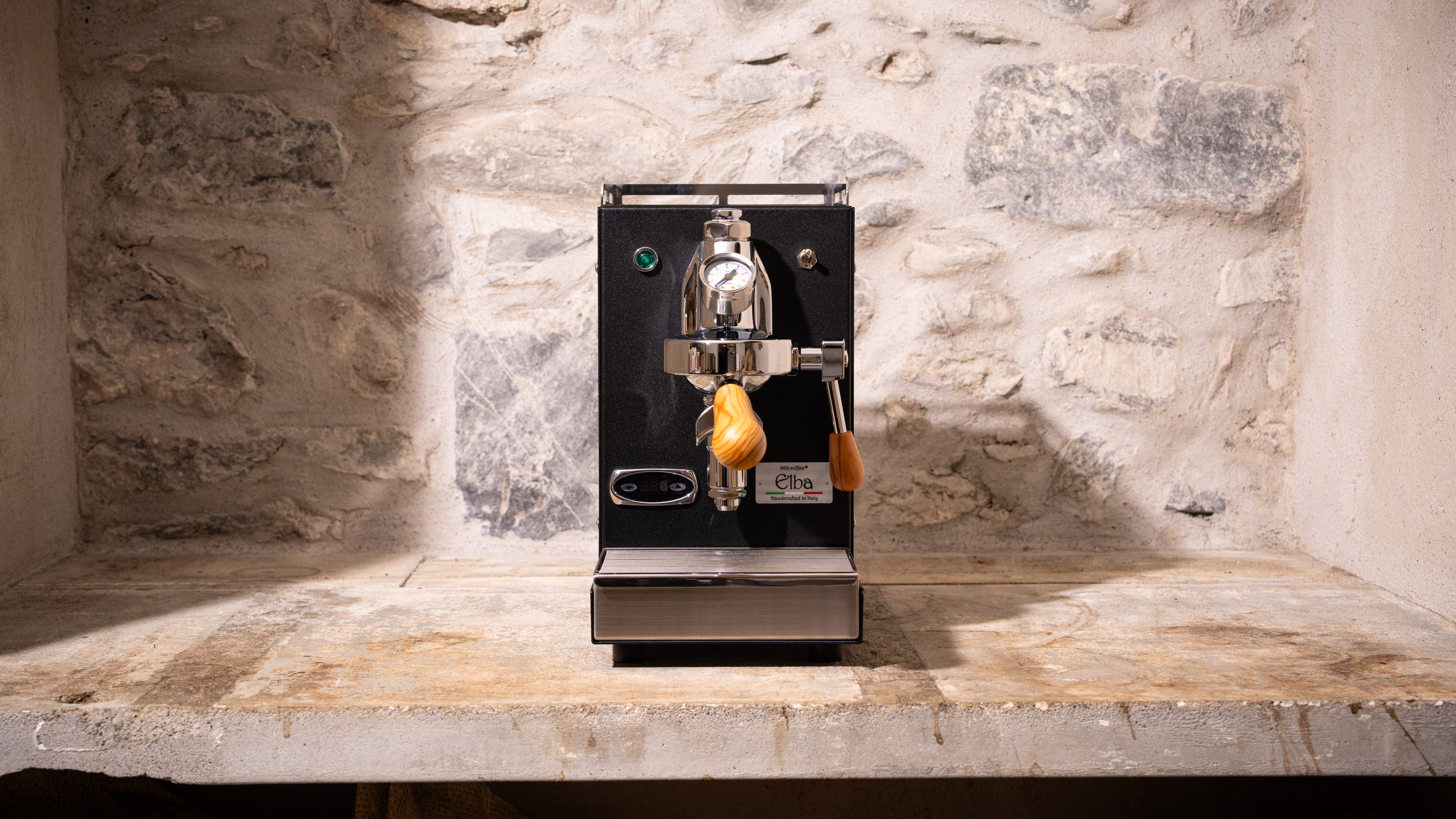 Frontansicht Elba Mini Espressomaschine schwarz